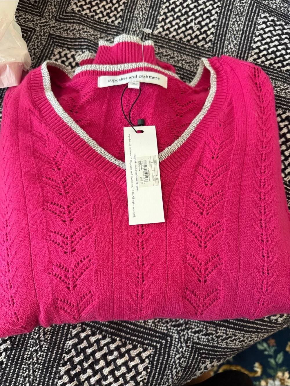cupcakes & cashmere Carmine Pink ‎ V-Neck Cable Knit Sweater- NWT- retail 118